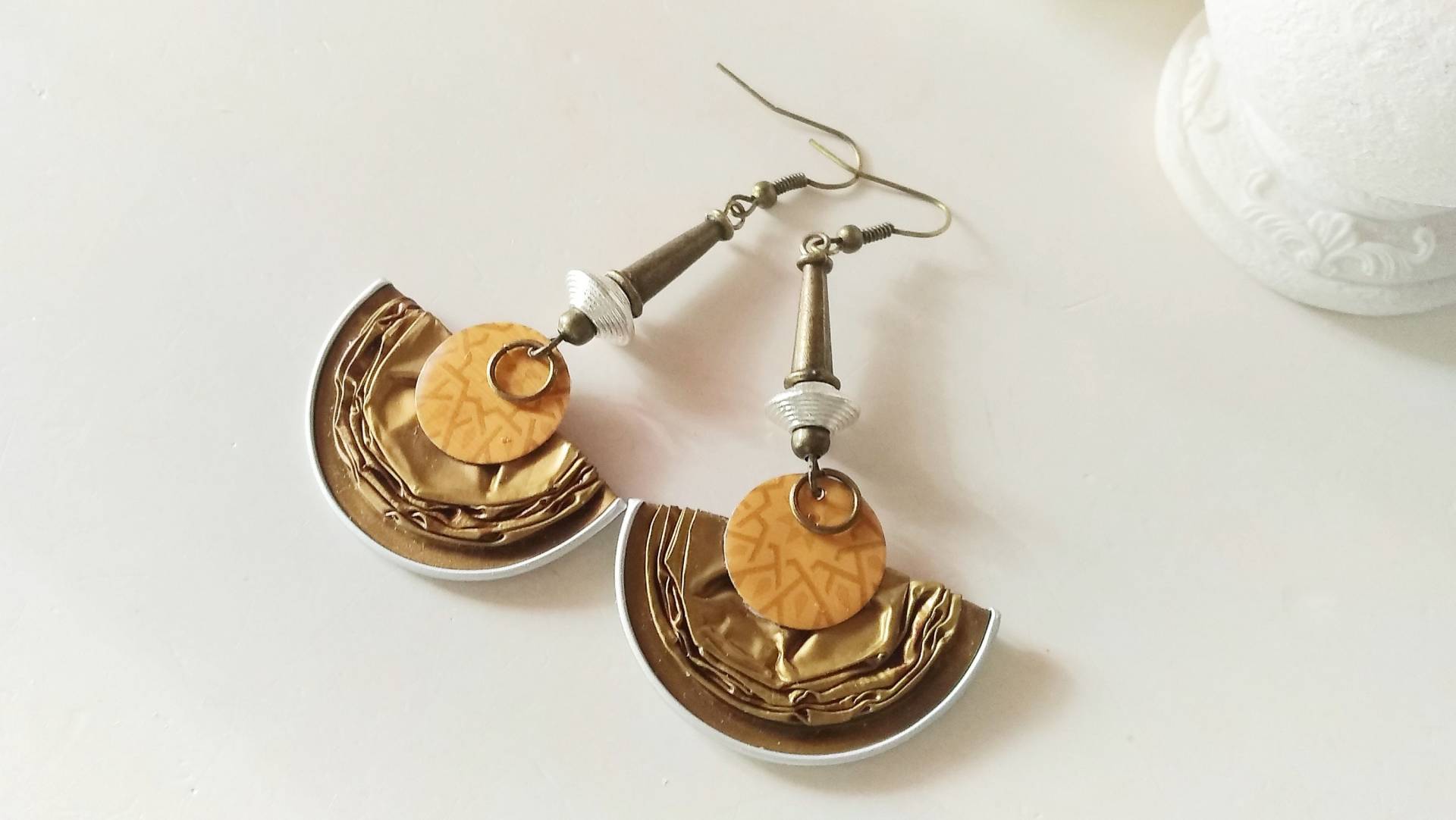 Recycling Boho Halbkreis Ohrringe Bronze Senfgelb Festival Emaille Ohrringe, Upcycling Nespresso Kaffeekapsel Nachhaltig 018 Recycling Boho Halbkreis Ohrringe Bronze Senfgelb Festival Emaille Ohrringe, Upcycling Nespresso Kaffeekapsel Nachhaltig 018 von cupnessoArt