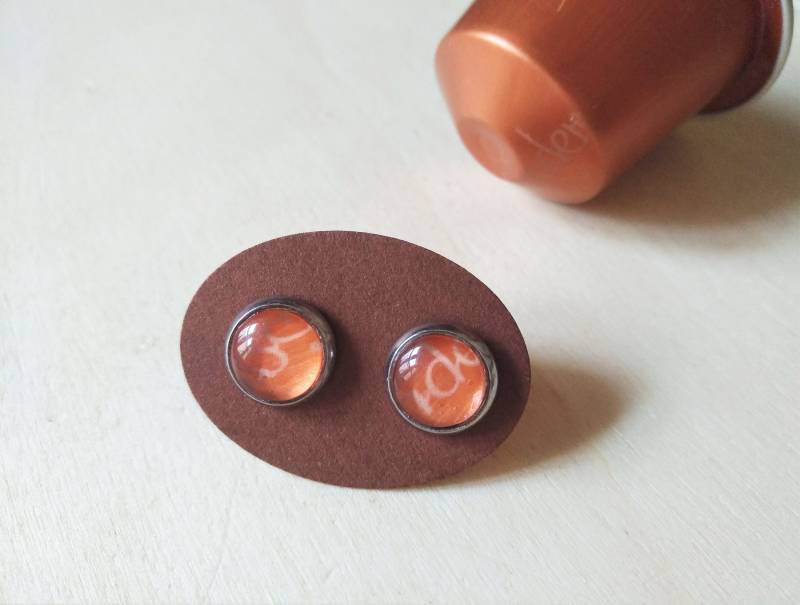 Recycling Cabochon Ohrstecker Edelstahl Dunkelorange Aus Kaffeekapsel Nespresso Schmuck Originelles Geschenk Nachhaltig 045 Recycling Cabochon Ohrstecker Edelstahl Dunkelorange Aus Kaffeekapsel Nespresso Schmuck Originelles Geschenk Nachhaltig 045 von cupnessoArt