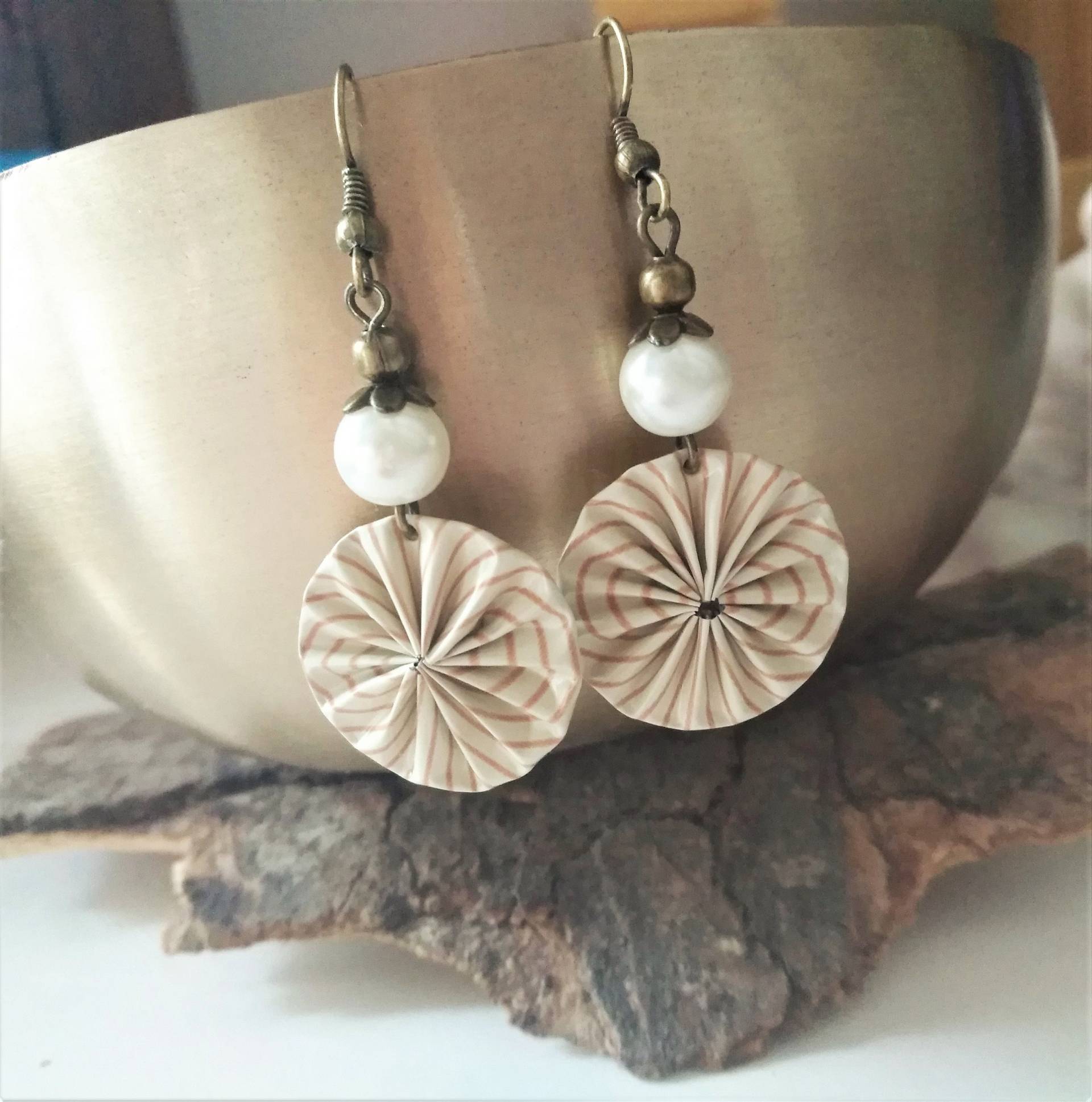 Upcycling Stern Ohrringe Kreis Creme, Glanz Perlen Ohrringe, Nespresso Schmuck Bronze Creme Nachhaltig 124 Upcycling Stern Ohrringe Kreis Creme, Glanz Perlen Ohrringe, Nespresso Schmuck Bronze Creme Nachhaltig 124 von cupnessoArt
