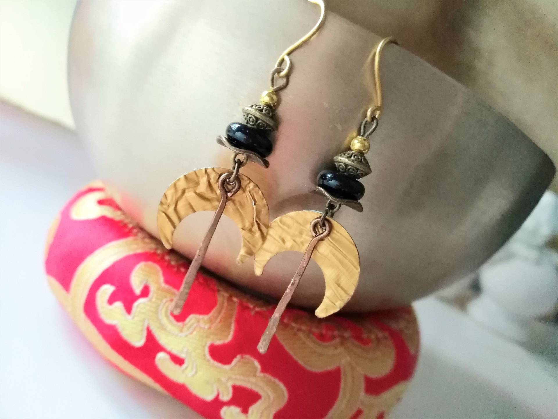 Mond Ohrringe Mit Stab, Boho Pendel Aus Kaffeekapsel, Schwarz Gold Recycling Schmuck Nachhaltiges Geschenk 139 Mond Ohrringe Mit Stab, Boho Pendel Aus Kaffeekapsel, Schwarz Gold Recycling Schmuck Nachhaltiges Geschenk 139 von cupnessoArt