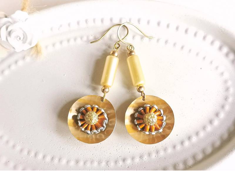 Upcycling Ohrringe Ornament Mit Schale, Schalen Kreis Blumen, Kaffeekapsel Nespresso Schmuck 357 Upcycling Ohrringe Ornament Mit Schale, Schalen Kreis Blumen, Kaffeekapsel Nespresso Schmuck 357 von cupnessoArt