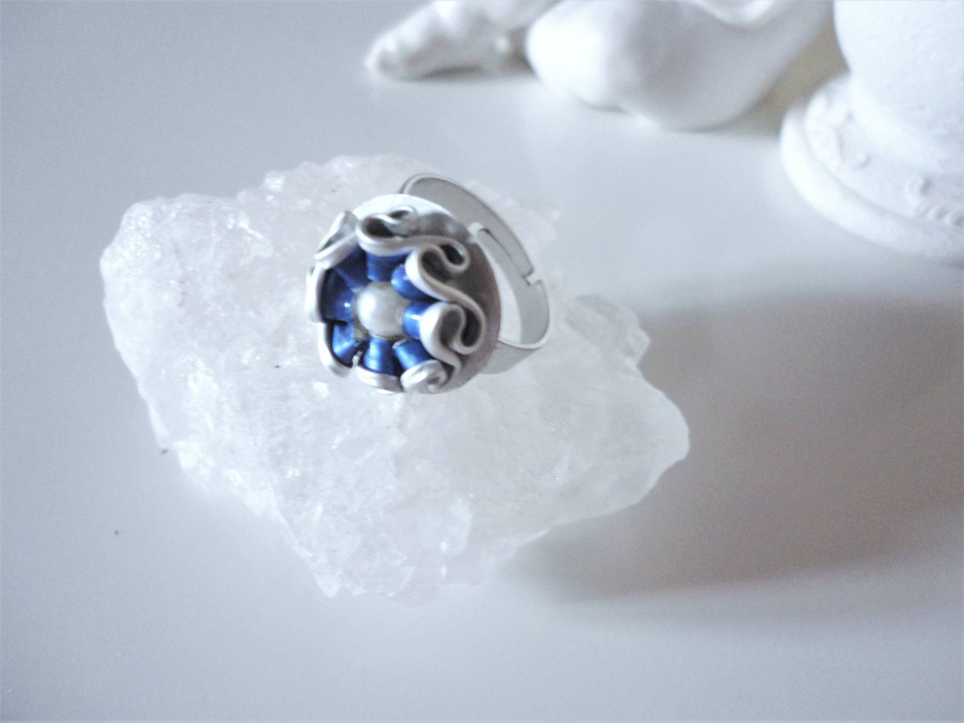 Upcycling Ring Aus Kaffeekapseln Blume Nespresso Hellblauer Mit Ornament Wellen Universalgrösse, Recycling Schmuck 384 Upcycling Ring Aus Kaffeekapseln Blume Nespresso Hellblauer Mit Ornament Wellen Universalgrösse, Recycling Schmuck 384 von cupnessoArt