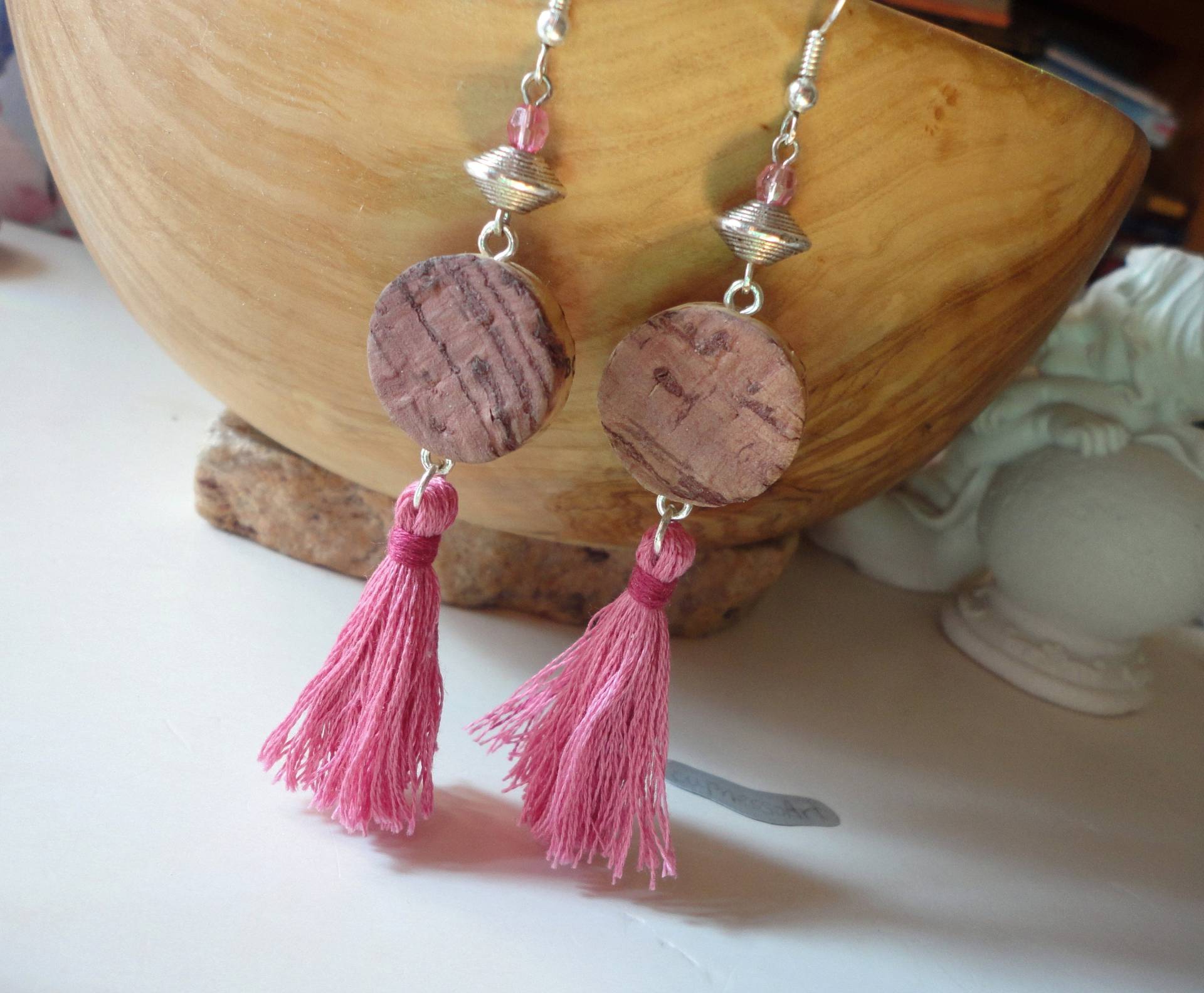 Weinkorken Ohrringe Mit Rosa Quasten, Quasten Ohrringe, Recycling Kork Originell Upcycling Schmuck 117 Weinkorken Ohrringe Mit Rosa Quasten, Quasten Ohrringe, Recycling Kork Originell Upcycling Schmuck 117 von cupnessoArt