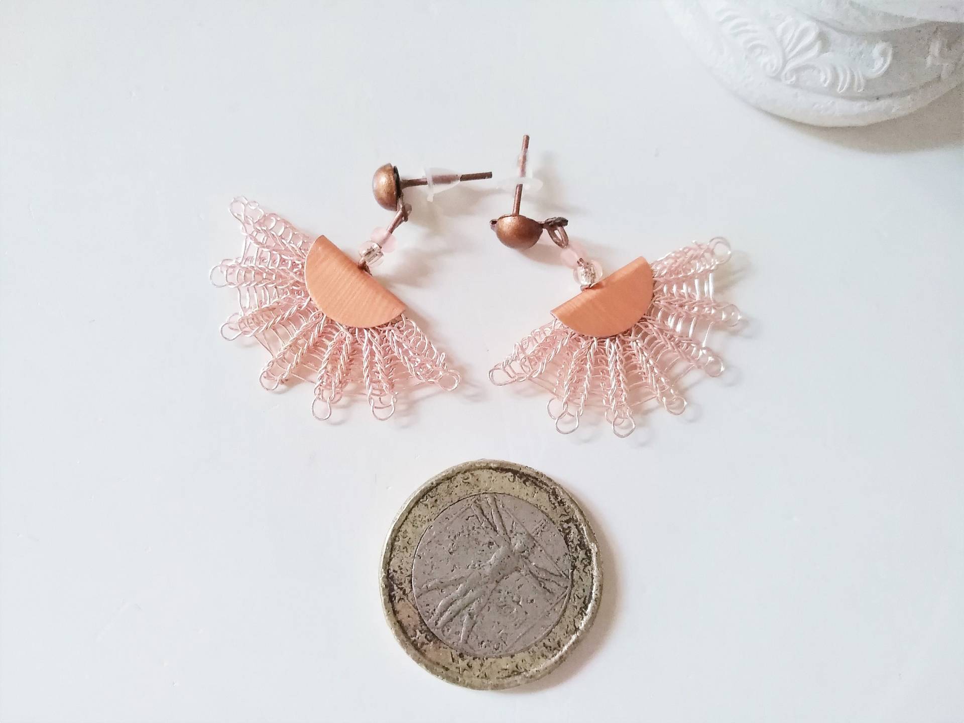 Zarte Kupfer Draht Ohrstecker Fächer Gestrickte Ohrringe Rosegold Drahtschmuck Zarter Strickschmuck 012 Zarte Kupfer Draht Ohrstecker Fächer Gestrickte Ohrringe Rosegold Drahtschmuck Zarter Strickschmuck 012 von cupnessoArt