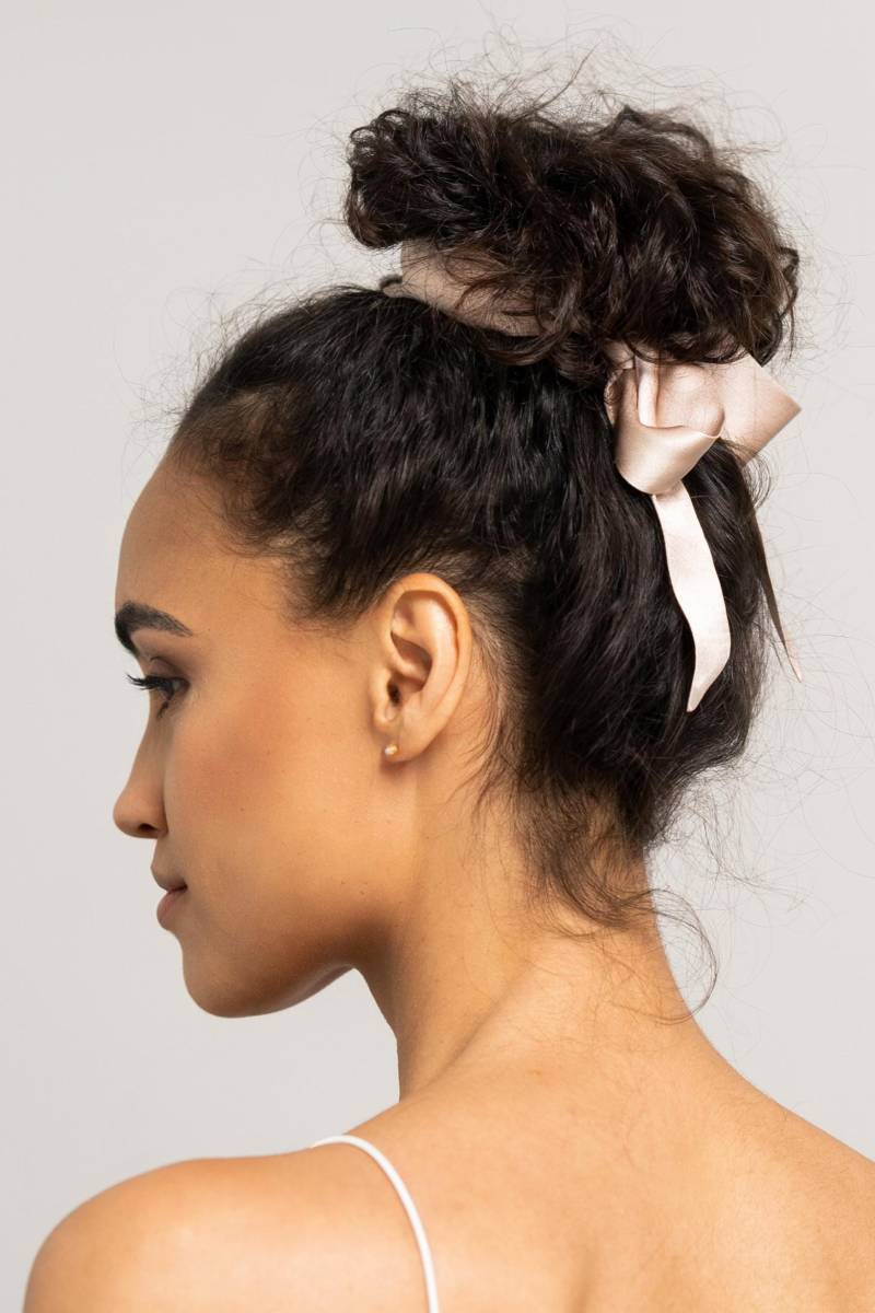 Seidenschal in Sand Aus Maulbeerseide Von Curly N Covered | Haarband, Halstuch & Haar Accessoire Schleife Für Handtasche Seidenschal in Sand Aus Maulbeerseide Von Curly N Covered | Haarband, Halstuch & Haar Accessoire Schleife Für Handtasche von curlyncovered