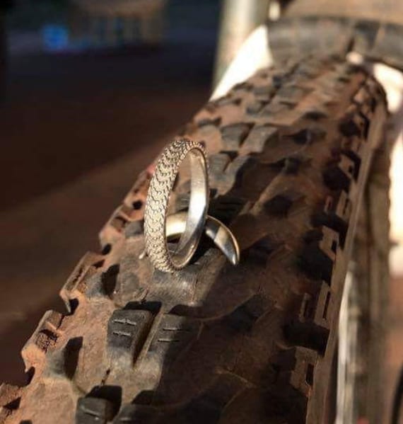 Mountainbike Und Banane Ring von customDinoDesigns