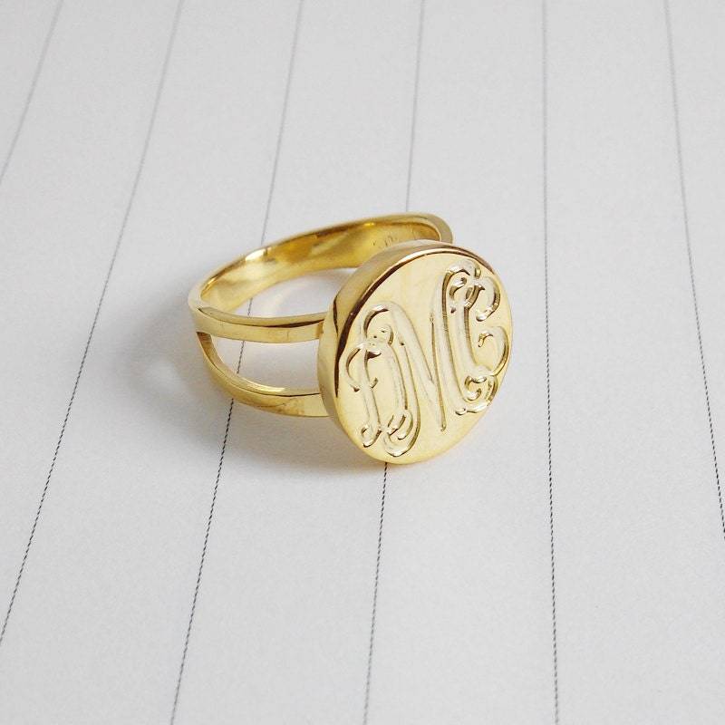 Gold Monogramm Ring, Jeder Anfangsring, Personalisierte 3 Anfangsmonogramm Weihnachtsgeschenk von customforu