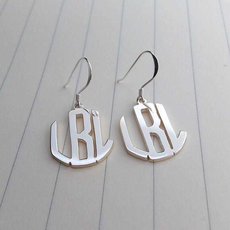 Silber Monogramm Ohrstecker, Kreis Drei Buchstaben Ohrringe, Personalisierte Anfangs Monogrammierte Geschenke von customforu