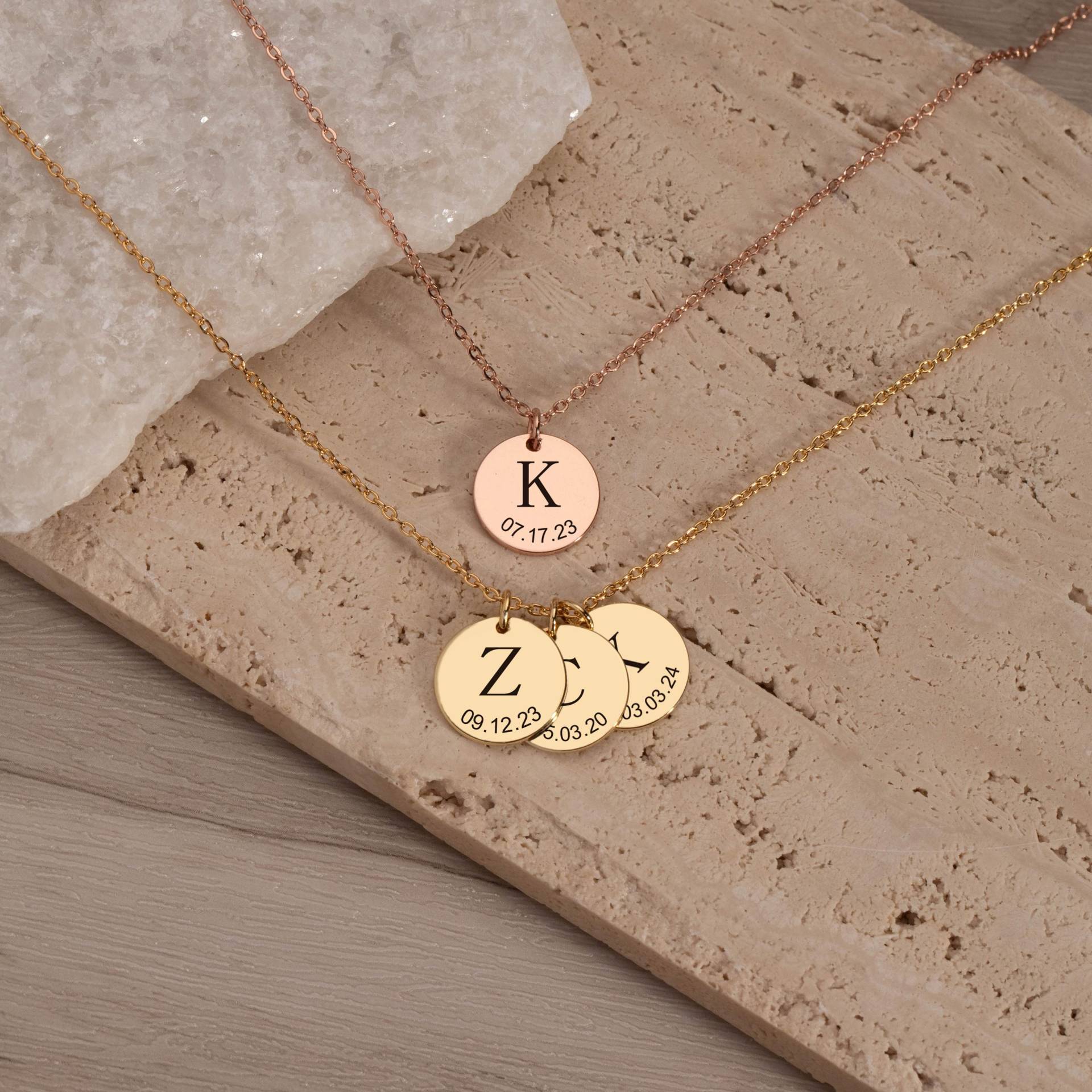 Personalisierte Initial Und Datum Halskette Für Frauen Geburtstag Name Baby Geschenke Mama Benutzerdefinierte Charme Beste Freunde Personalisierte Initial Und Datum Halskette Für Frauen Geburtstag Name Baby Geschenke Mama Benutzerdefinierte Charme Beste Freunde von CustomKeyLoves