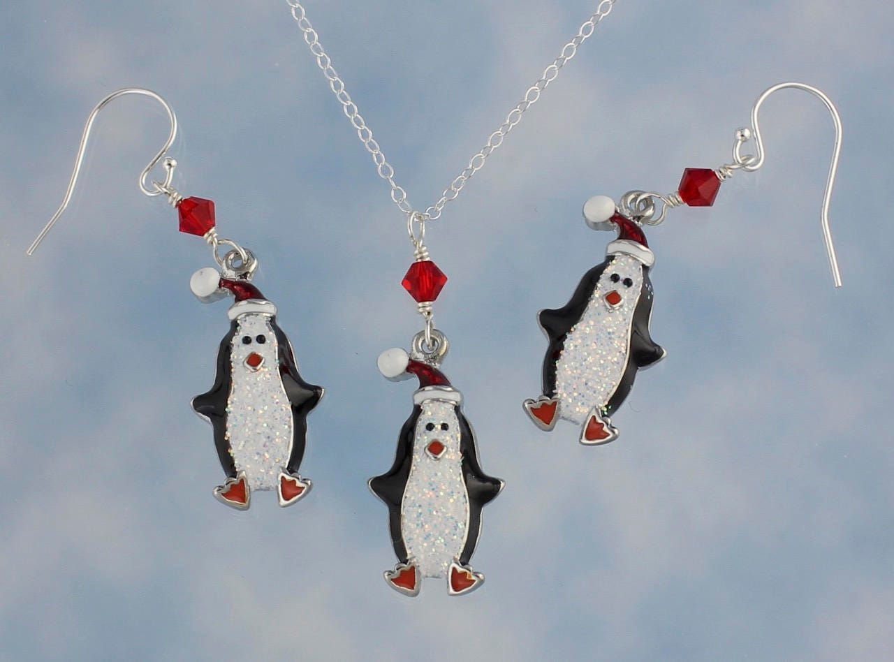 Funkelnder Pinguin in Einer Weihnachtsmütze Halskette & Ohrring Set - Emaillierte Anhänger An Sterling Silber Kette + Haken - Winter Weihnachten von cuteandfun