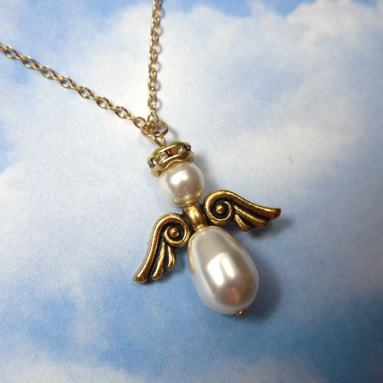 Goldene Engel Halskette - Swarovski Perlen, Vergoldete Zinn Flügel Und Kristall Halo An 14K Gold Filled Kette Weihnachtsschmuck von cuteandfun