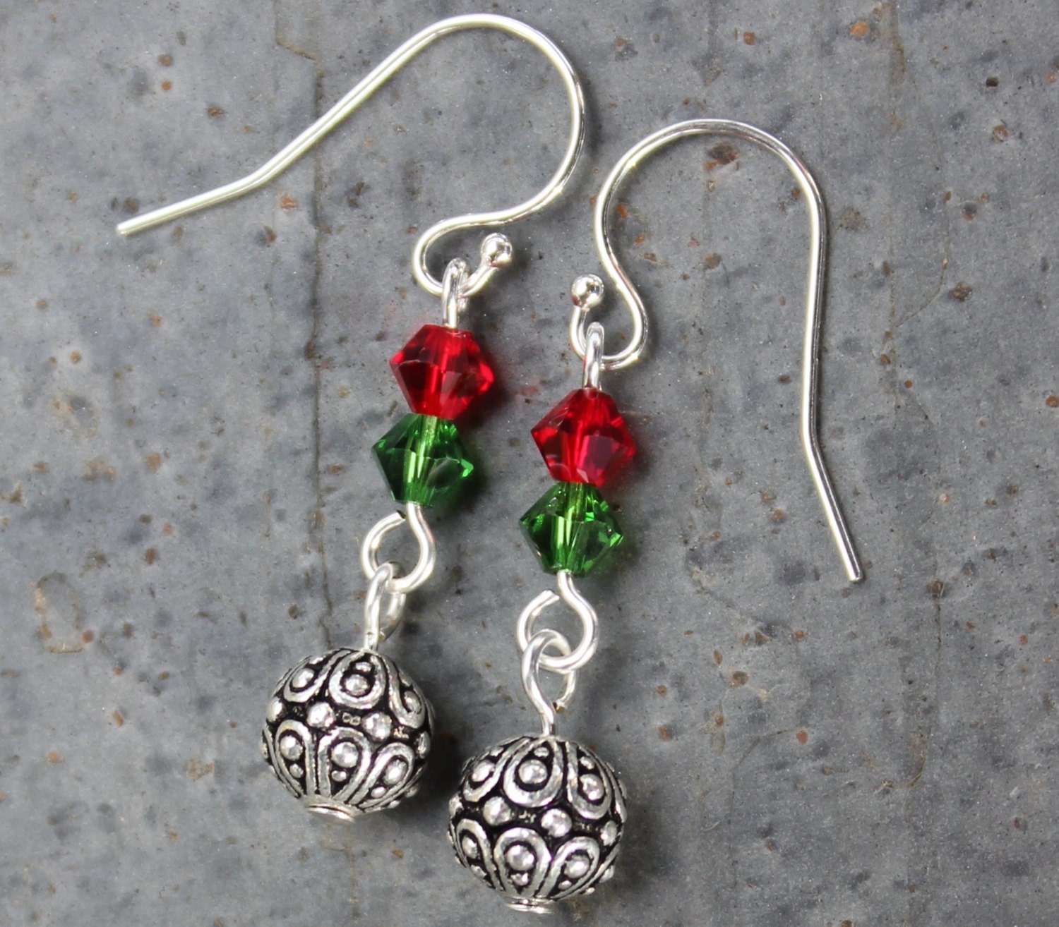 Silber Ohrringe Weihnachten Ornamente - Rote & Grüne Swarovski-Kristalle -sterling Haken, Versilberte Zinn Perlen von cuteandfun