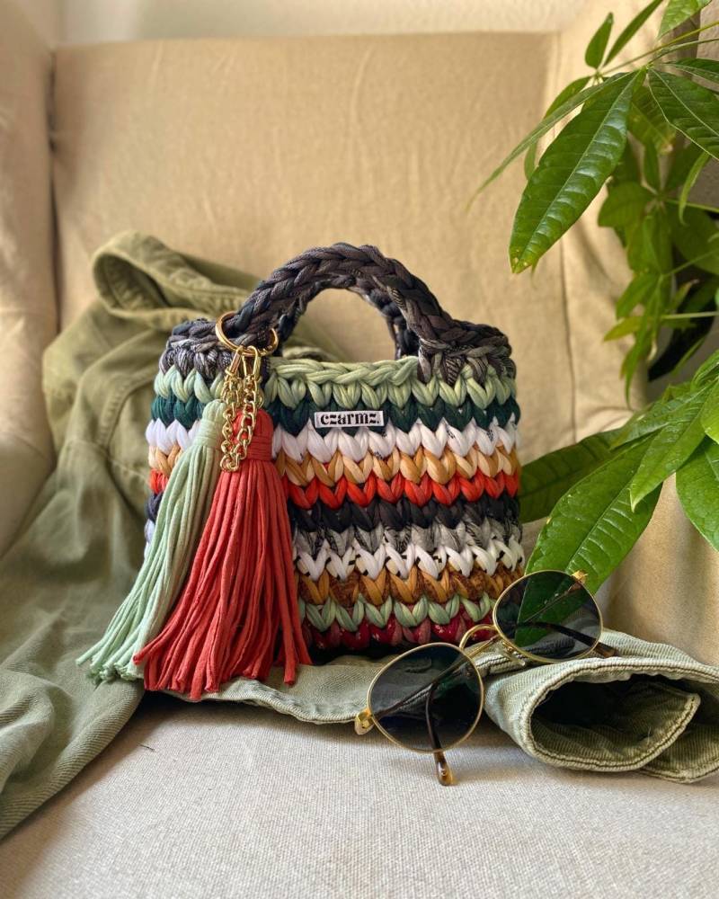 Bunte Gehäkelte Handtasche - Grün-Beige-Orangene Sommertasche Boho Tasche Mit Quasten Häkel-Tasche Damen Geschenk Für Frauen von czarmz
