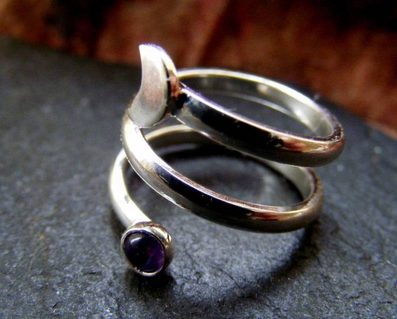 Silber-Spirale-Amethyst-Coil-Ring Mit Halbmond Amethyst Ring Silber-Spirale-Amethyst-Coil-Ring Mit Halbmond Amethyst Ring von dAgDesigns
