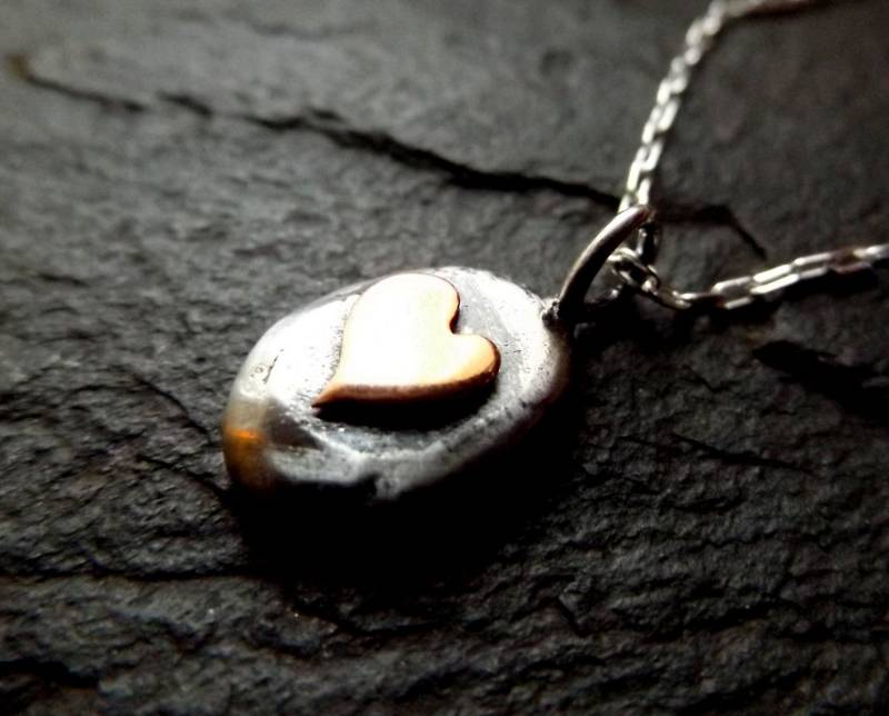 Silberkiesel Halskette Mit Kupferherz , Gemischte Metallherzkette Silberkiesel Halskette Mit Kupferherz , Gemischte Metallherzkette von dAgDesigns