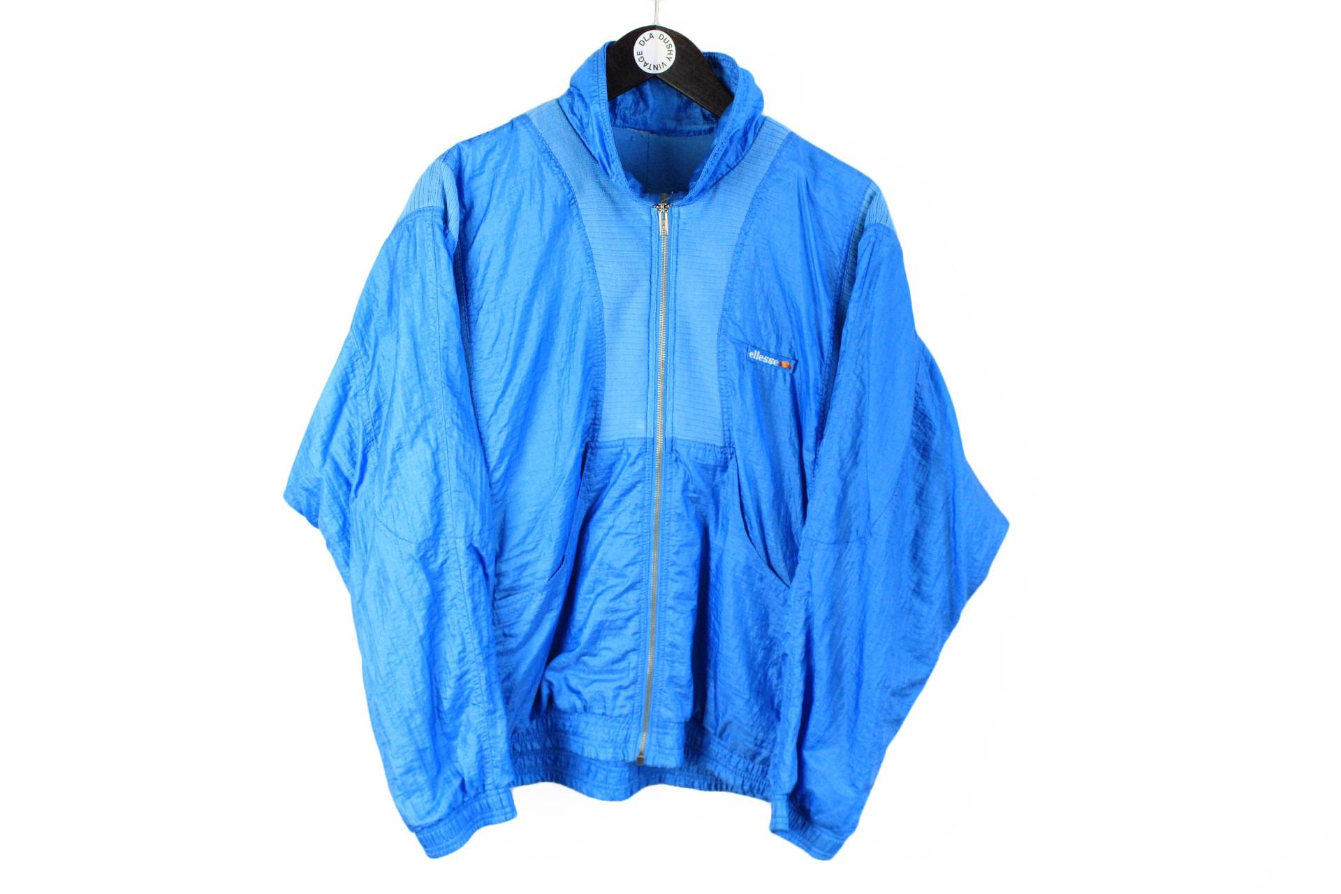 Vintage Ellesse Trainingsjacke Grösse M Authentisch Blau Retro 90Er Klassiker Italy Style Rave Athletisch Sport Klein Logo Streetwear Vintage Ellesse Trainingsjacke Grösse M Authentisch Blau Retro 90Er Klassiker Italy Style Rave Athletisch Sport Klein Logo Streetwear von dDushy