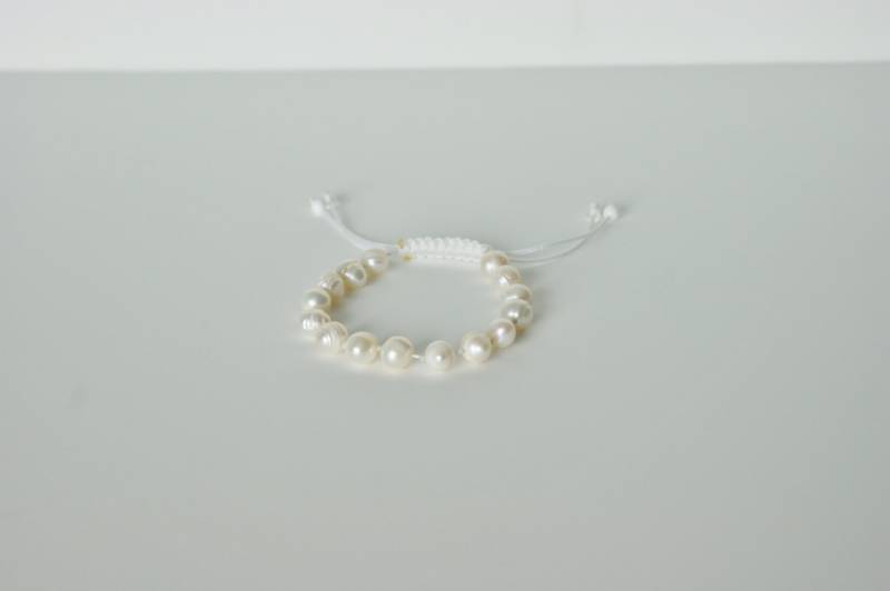 White Fresh Water Pearl Shamballa Armband White Fresh Water Pearl Shamballa Armband von dEvaswimwear