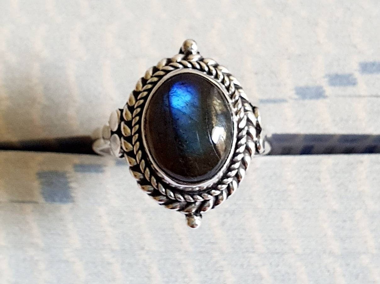 Ovaler Edelstein-Ring Aus Sterlingsilber Gedrehte Lünette, Kostenlose Gravur Ovaler Edelstein-Ring Aus Sterlingsilber Gedrehte Lünette, Kostenlose Gravur von dSPRINGSILVER