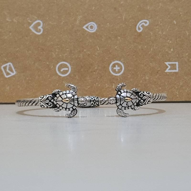 sterling Silber Manschetten Armband Zwilling Schildkröten Mit 14K Gold Akzenten von dSPRINGSILVER