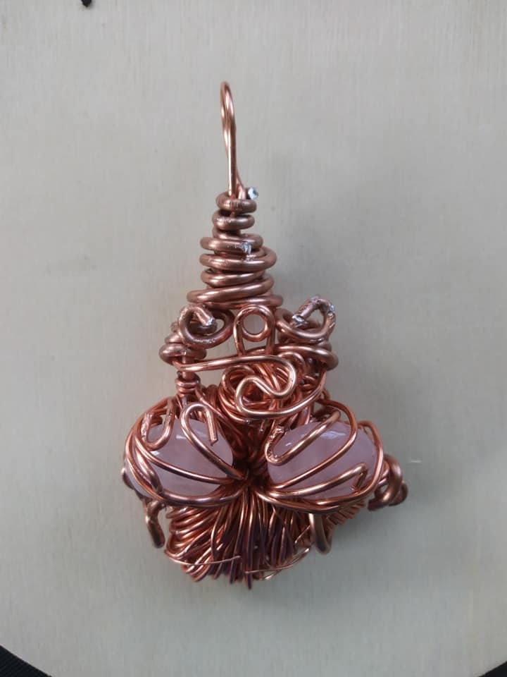 Kupferdraht-Wrap Mit Rosenquarz//Mit Schwarzer Kordel// 8, 8 cm//Kupfer//Wirewrap/Rosenquarz/Kristalle Kupferdraht-Wrap Mit Rosenquarz//Mit Schwarzer Kordel// 8, 8 cm//Kupfer//Wirewrap/Rosenquarz/Kristalle von daggerandcloak