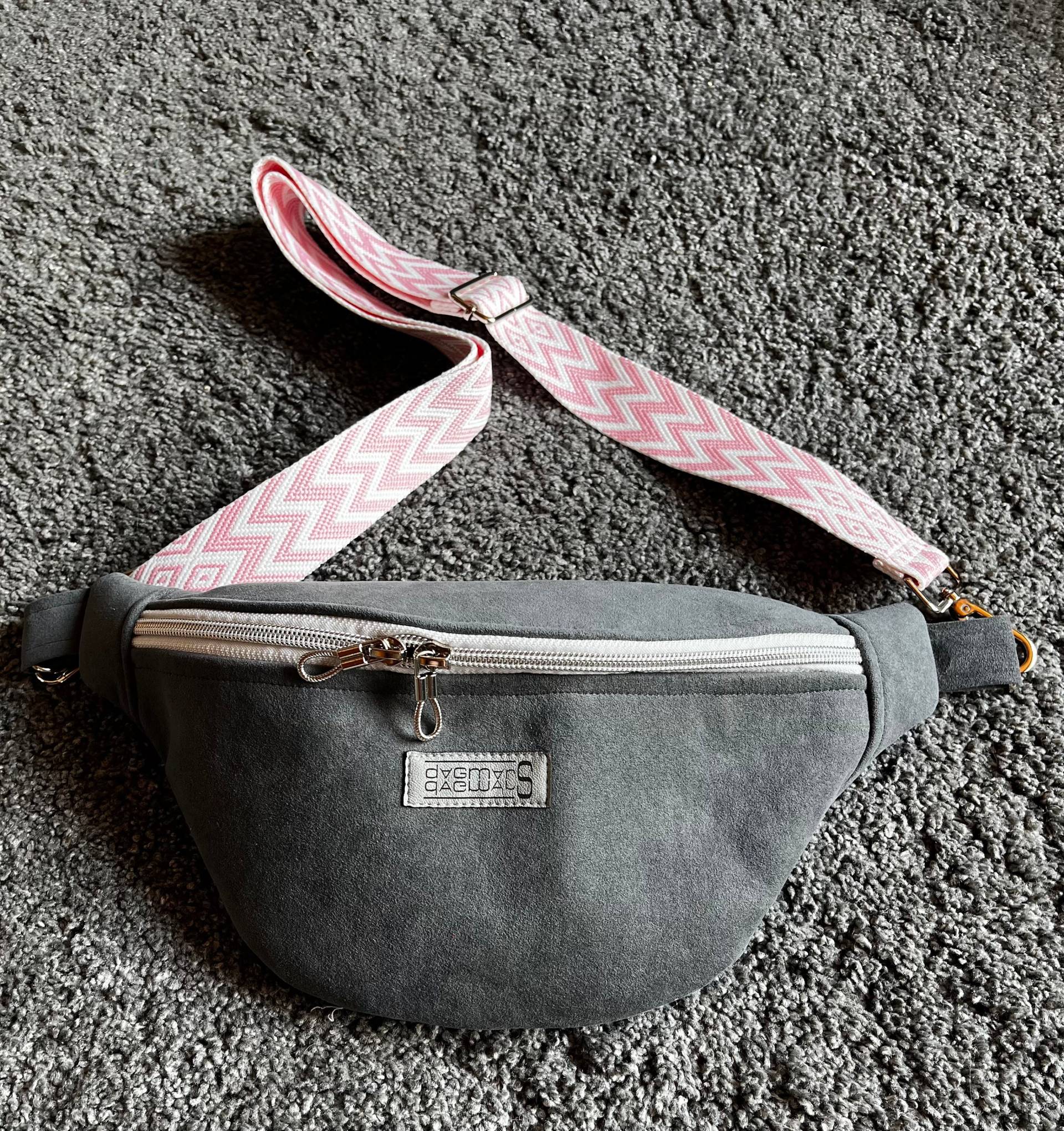 Bauchtasche, Crossbag, Velour, Grau Bauchtasche, Crossbag, Velour, Grau von dagisnaehatelier