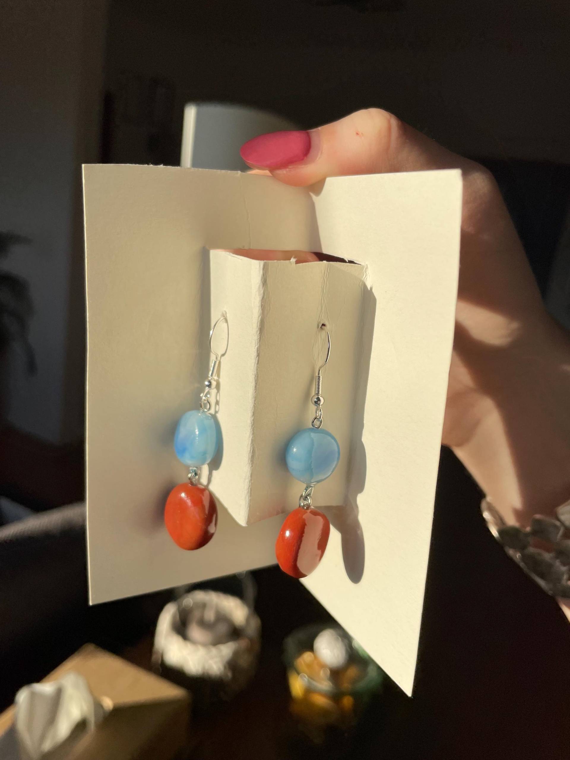 Farbenfrohe Ohrhänger in Glas-Optik, Handgefertigt Aus Polymer Clay Farbenfrohe Ohrhänger in Glas-Optik, Handgefertigt Aus Polymer Clay von dailyjoysshop