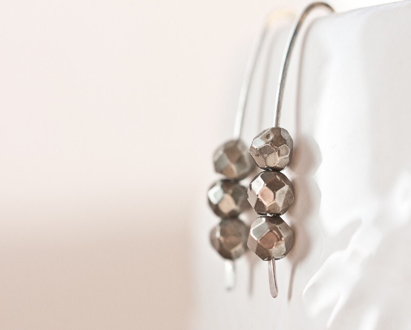 Moderne Ohrringe Argentuim Sterling Silber Golden Pyrite Grau Schwarz Minimalist Design von daimblond