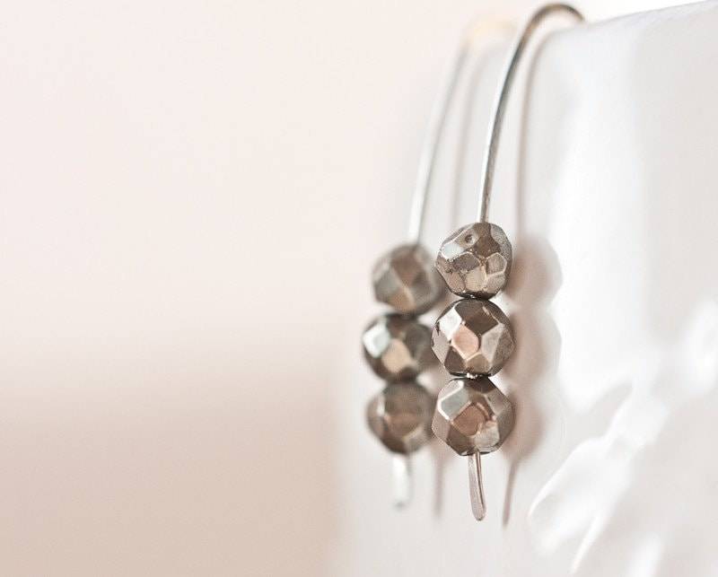 Moderne Ohrringe Argentuim Sterling Silber Golden Pyrite Grau Schwarz Minimalist Design von daimblond