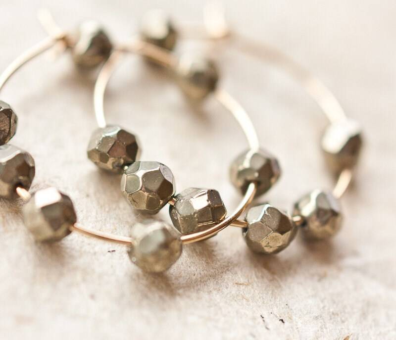 Gold Pyrit Creolen Ohrringe Einfache 14K Filled Urban Grey Moderner Schmuck von daimblond