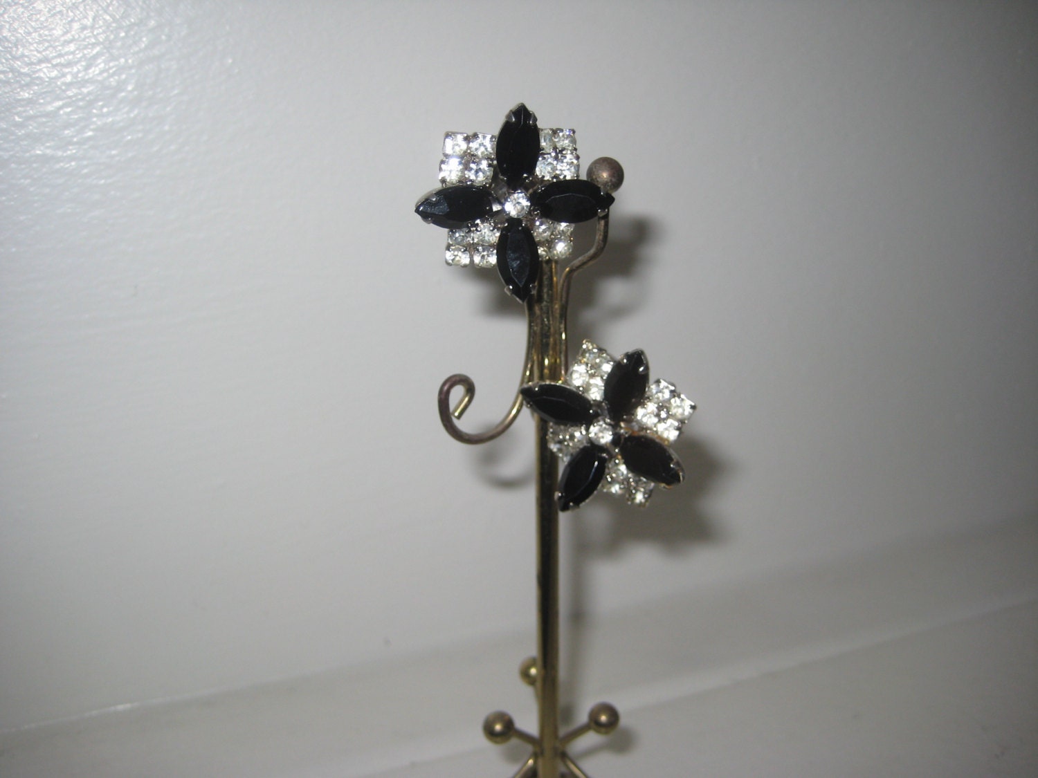 1950Er Diamant Wie Ohrringe Mit Schwarzem Onyx/Ohrclips von daisiesonneptune