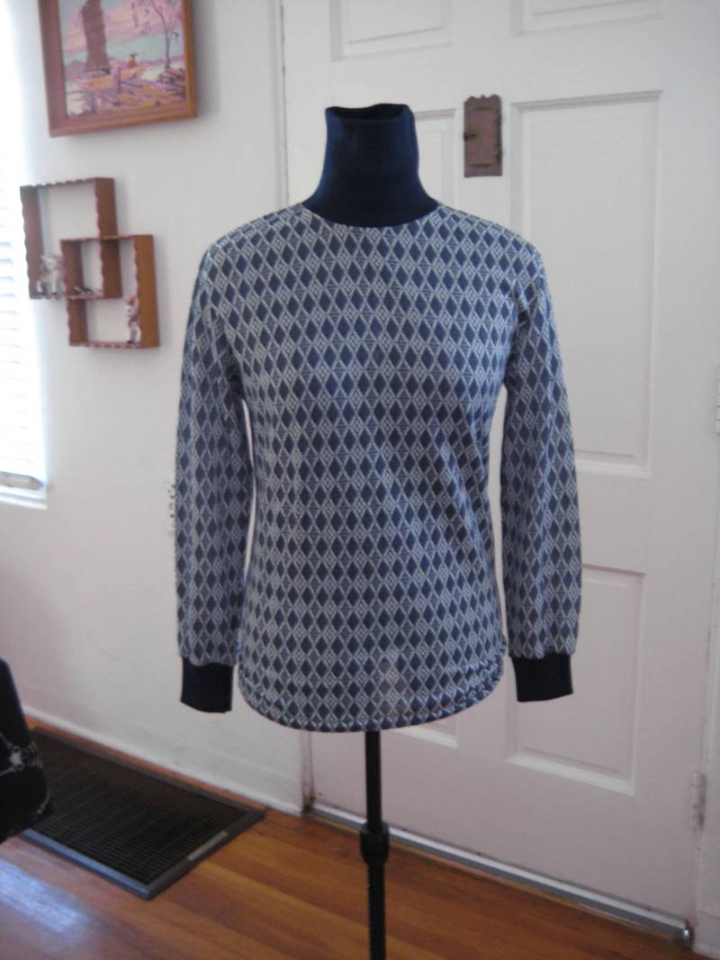 1970Er Jahre Polyester Top/ Blau Und Weiß / von daisiesonneptune