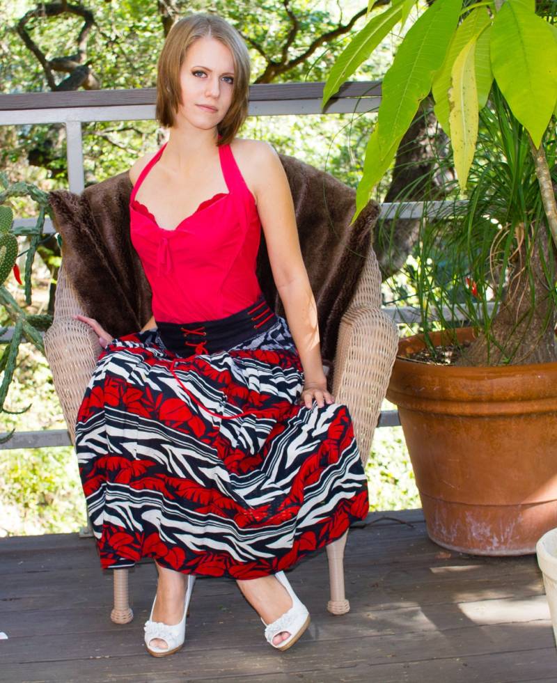 Escada Rot Weiß Und Schwarz Midi Rock Escada Rot Weiß Und Schwarz Midi Rock von dakotasvintage