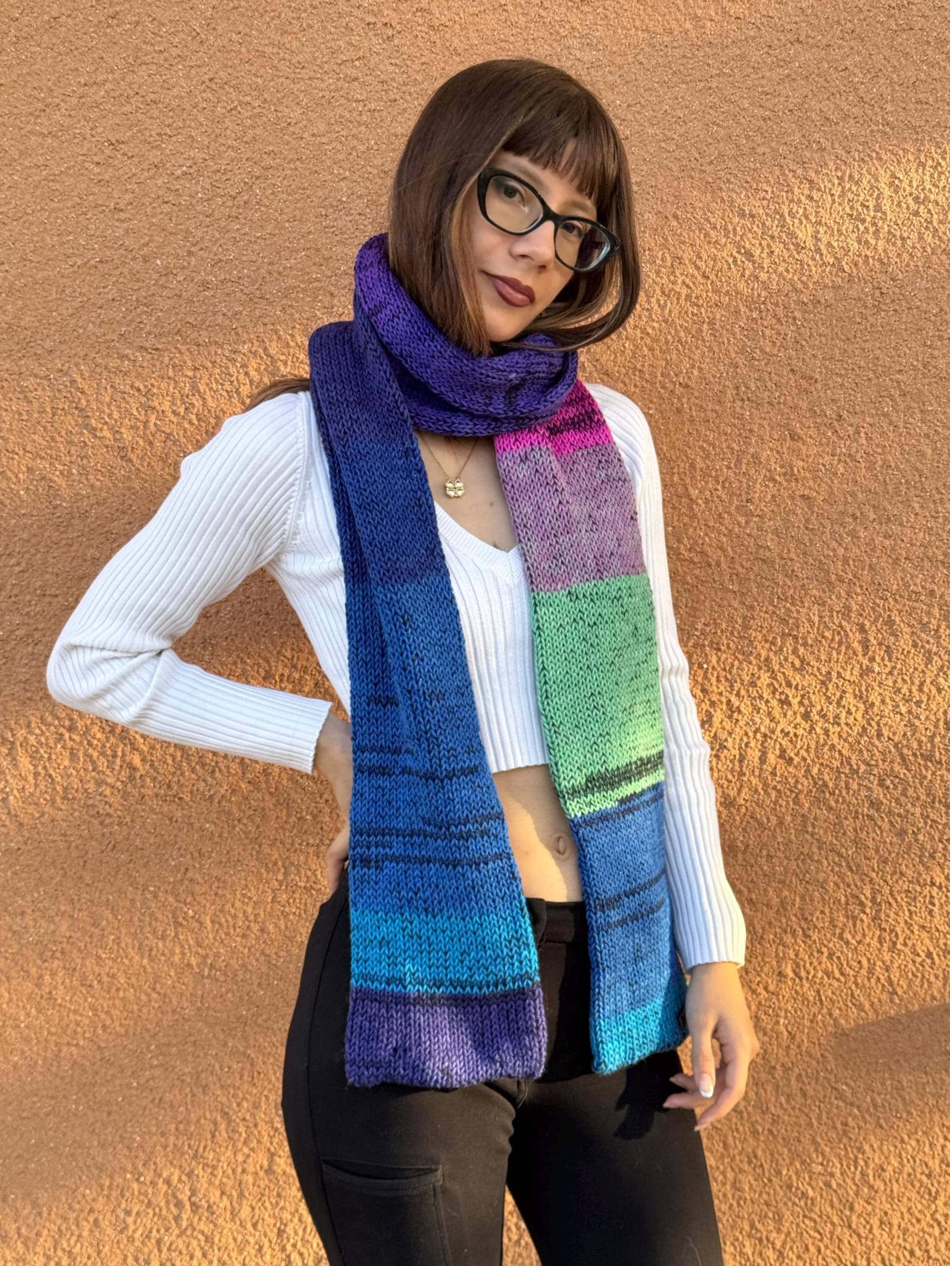 Handgemachte Blaue Ombre Strickschal - Bunter Winter Halswärmer von daldandala