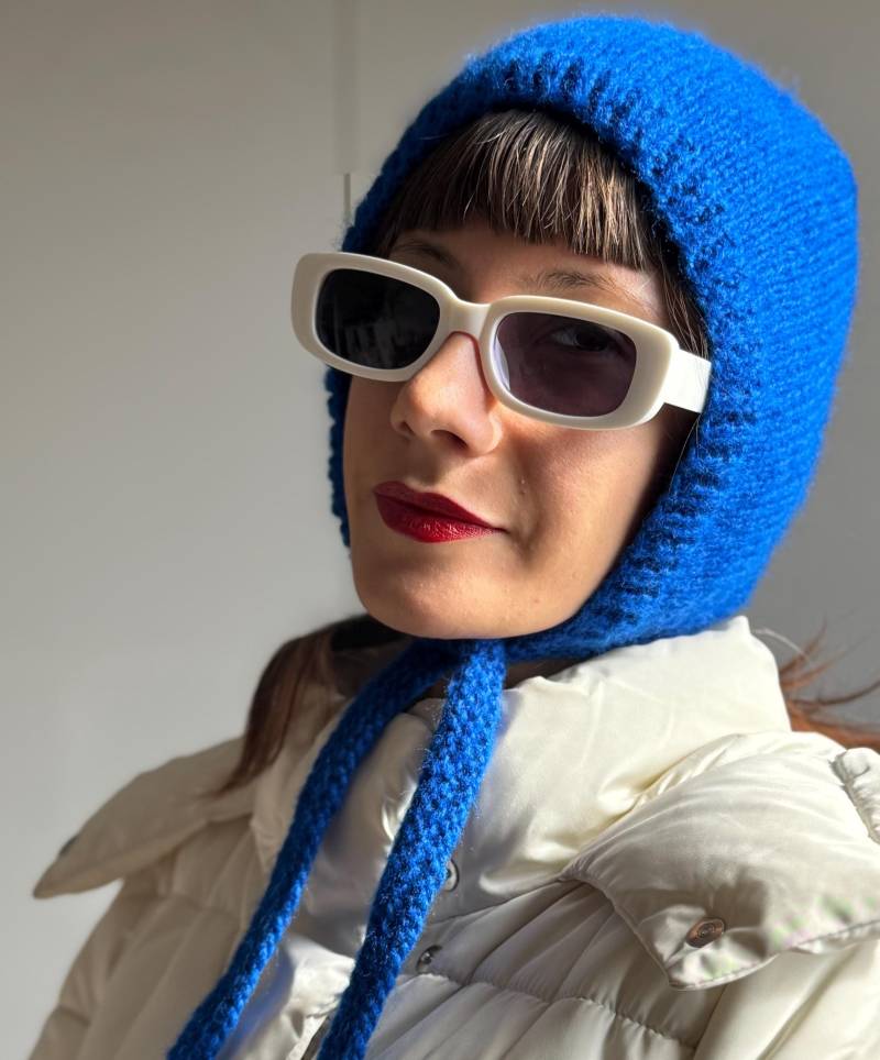 Royal Blau Mohair Strickmütze Kuschelige Winter Haube Mit Bindebändern von daldandala