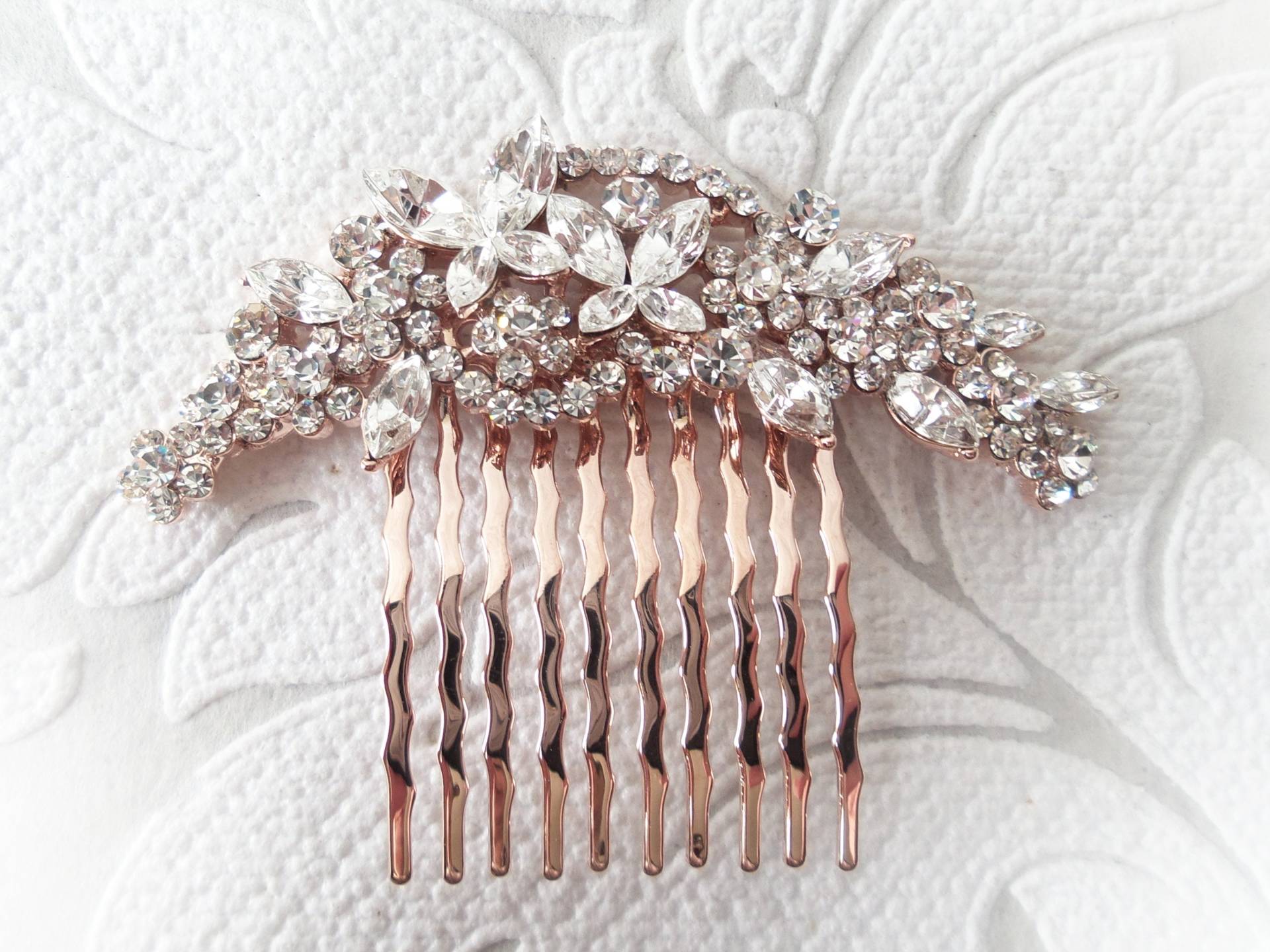 Rose Gold Überzogener Schmetterling Haarkamm Für Vintage Glam Blush Hochzeit Diy Schleier Oder Fascinator Art Deco Brautfrisur Stil Kristall Schmuck Rose Gold Überzogener Schmetterling Haarkamm Für Vintage Glam Blush Hochzeit Diy Schleier Oder Fascinator Art Deco Brautfrisur Stil Kristall Schmuck von dalfiya