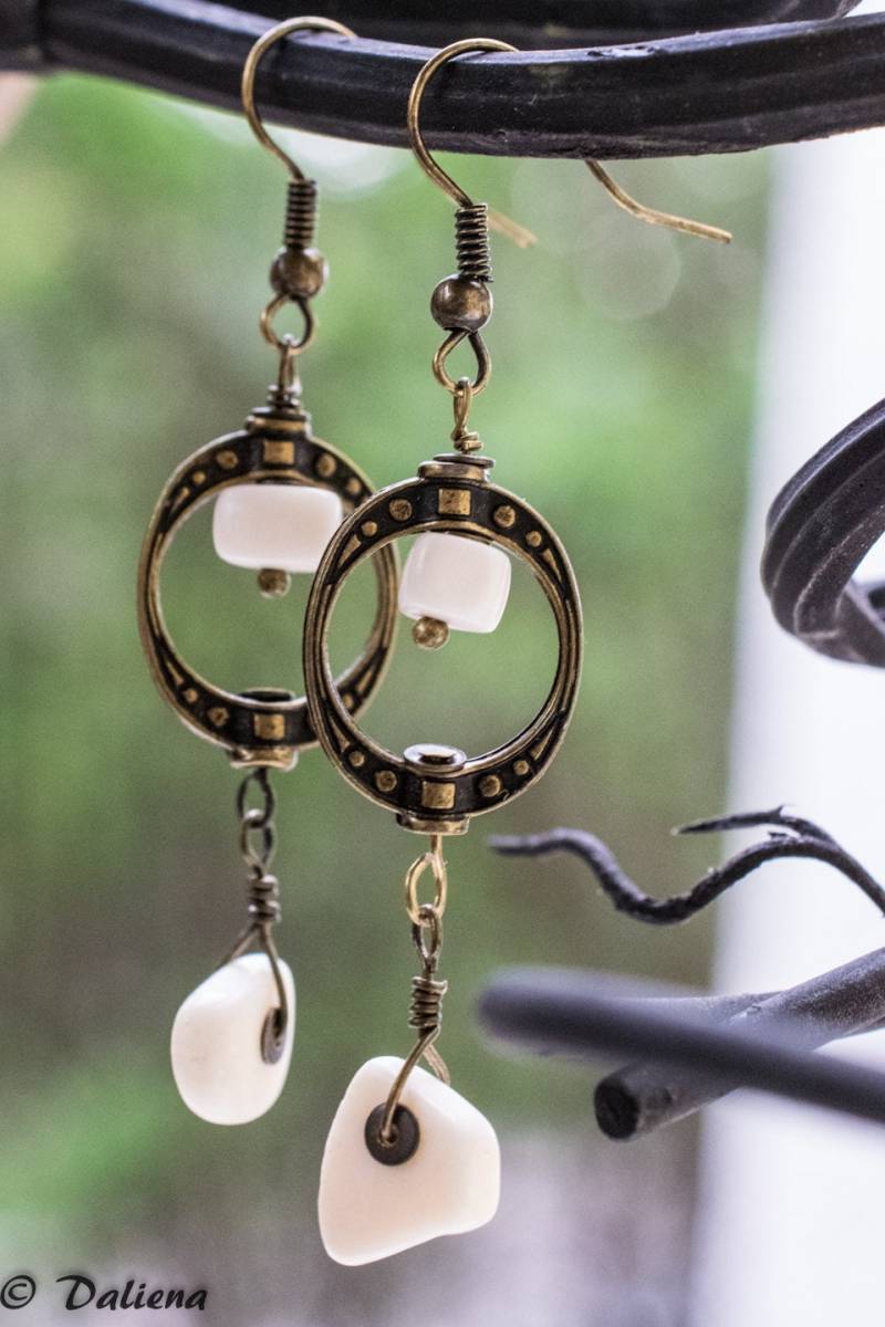 Ohrringe Mit Knochen Und Bronze Akzenten, Bare Bones Von Daliena, Halloween Schmuck, Limitierte Auflage, Knochenschmuck, Hypoallergen, Ooak Ohrringe Mit Knochen Und Bronze Akzenten, Bare Bones Von Daliena, Halloween Schmuck, Limitierte Auflage, Knochenschmuck, Hypoallergen, Ooak von dalienadesigns