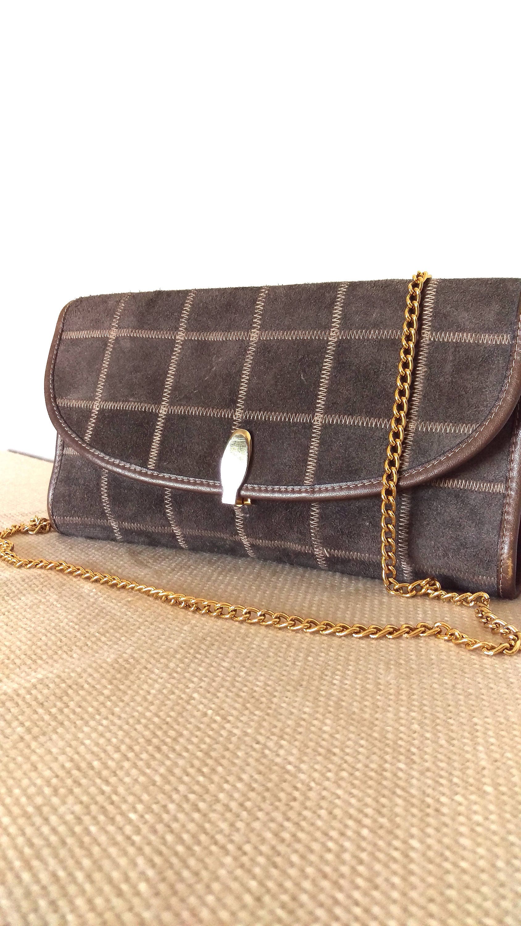 Vintage 80Er Jahre Grau Wildleder Patchwork-Umschlag-Handtasche Mit Gold Kette Armband/Hipster Leder Kupplung/Boho Stadt Kupplung/Cocktail von damntheglamvintage