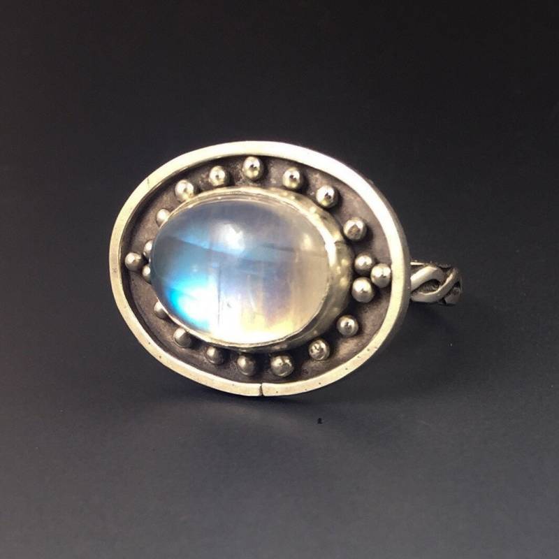 Mondstein Granulierter Ring Mondstein Granulierter Ring von danaevansstudio