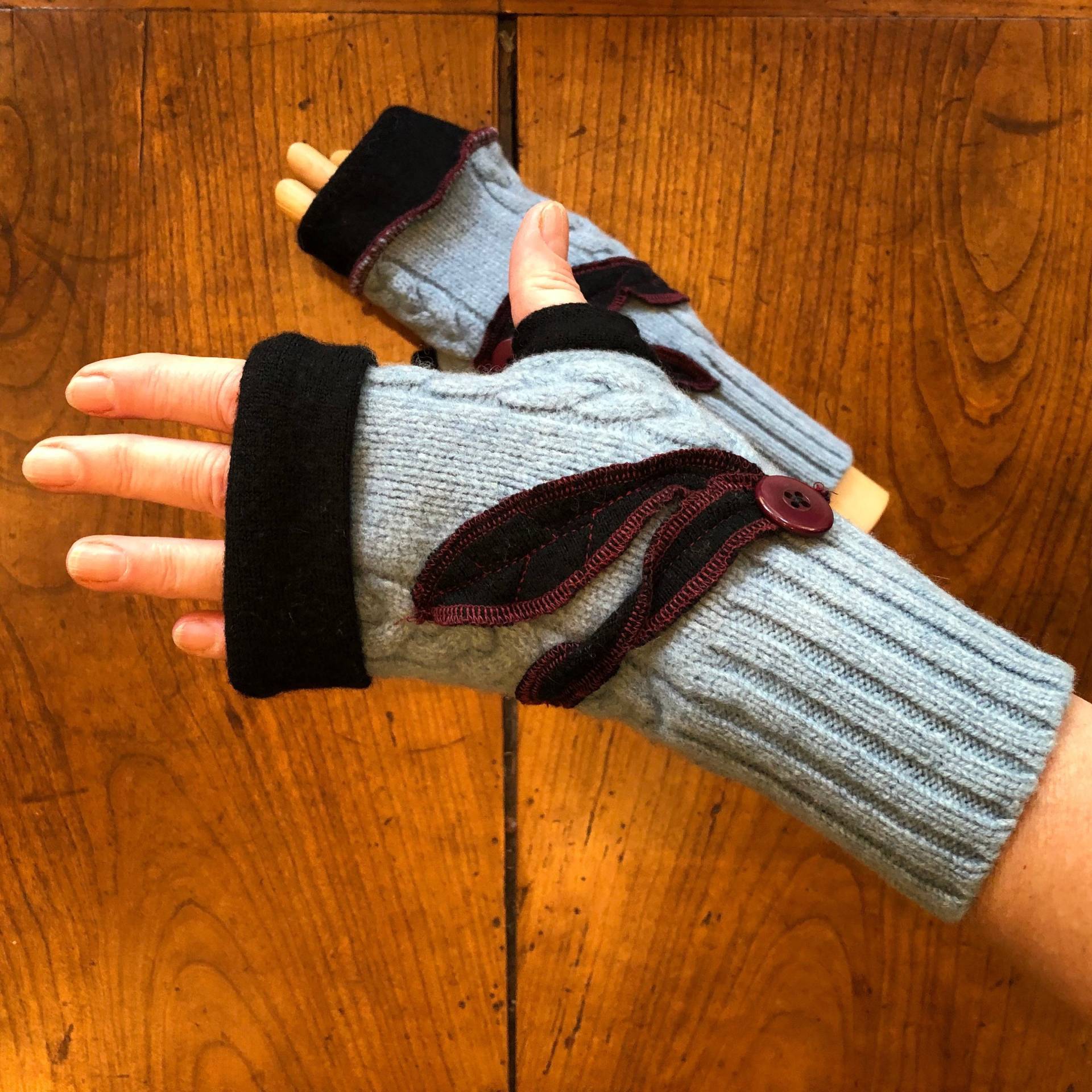Fingerlose Handschuhe, Upcycling Wollpullover, Schwarz, Himmelblau Und Burgund, #g205 Fingerlose Handschuhe, Upcycling Wollpullover, Schwarz, Himmelblau Und Burgund, #g205 von danamurphydesigns