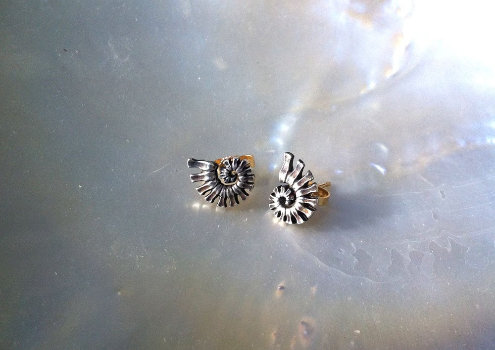 Spiral Ohrstecker Halle Berry Sterling & 18K Dana Schneider von danaschneiderjewelry