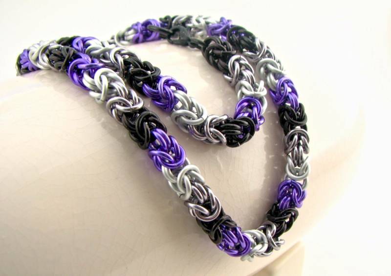 Love Is Enough Braid Chainmaille Halskette von dancingleafstudios