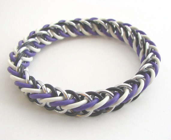 Love Is Enough Chainmaille Stretch Armband von dancingleafstudios