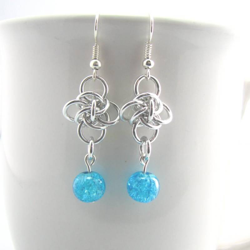 Persephone Charme Chainmaille Ohrringe - Perlen Persephone Charme Chainmaille Ohrringe - Perlen von dancingleafstudios