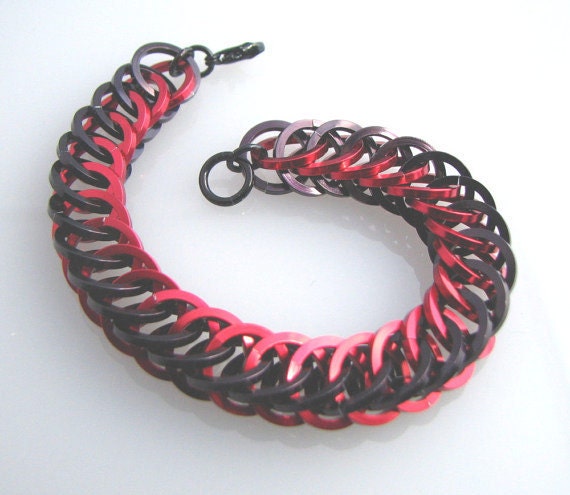 Wyvern Unisex Chainmaille Armband-Morte Kollektion von dancingleafstudios