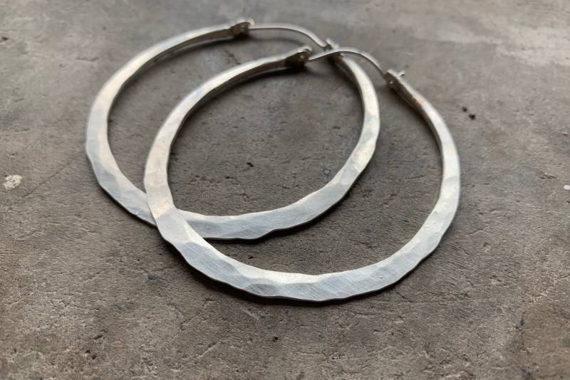 Gehämmerte Sterling Silber Creolen/Custom Boho Daniellerosebean Dicke Ohrring Klein Groß Schmuck Gehämmerte Sterling Silber Creolen/Custom Boho Daniellerosebean Dicke Ohrring Klein Groß Schmuck von daniellerosebean