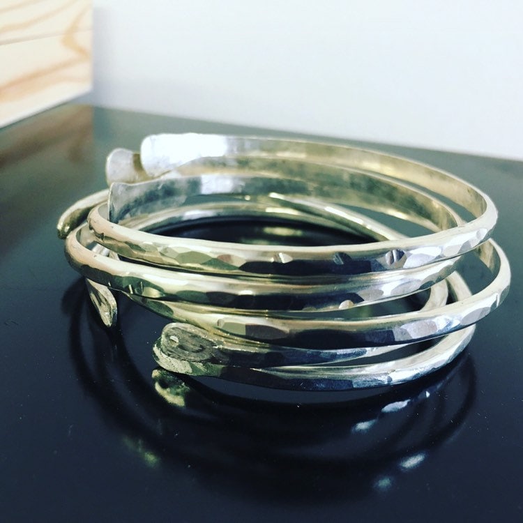 Gehämmertes Sterling Silber Armreifen/Armband Stapel Rustikaler Schmuck Daniellerosebean Gestapelt Schichtung Schmuckset Gehämmertes Sterling Silber Armreifen/Armband Stapel Rustikaler Schmuck Daniellerosebean Gestapelt Schichtung Schmuckset von daniellerosebean