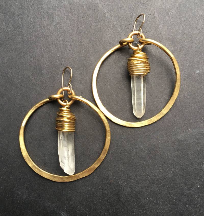 Rohe Quarz Creolen/Gehämmert Messing Boho Wire Wrapped Schmuck Statement Ohrringe Heilender Kristall Daniellerosebean Dangle Rohe Quarz Creolen/Gehämmert Messing Boho Wire Wrapped Schmuck Statement Ohrringe Heilender Kristall Daniellerosebean Dangle von daniellerosebean