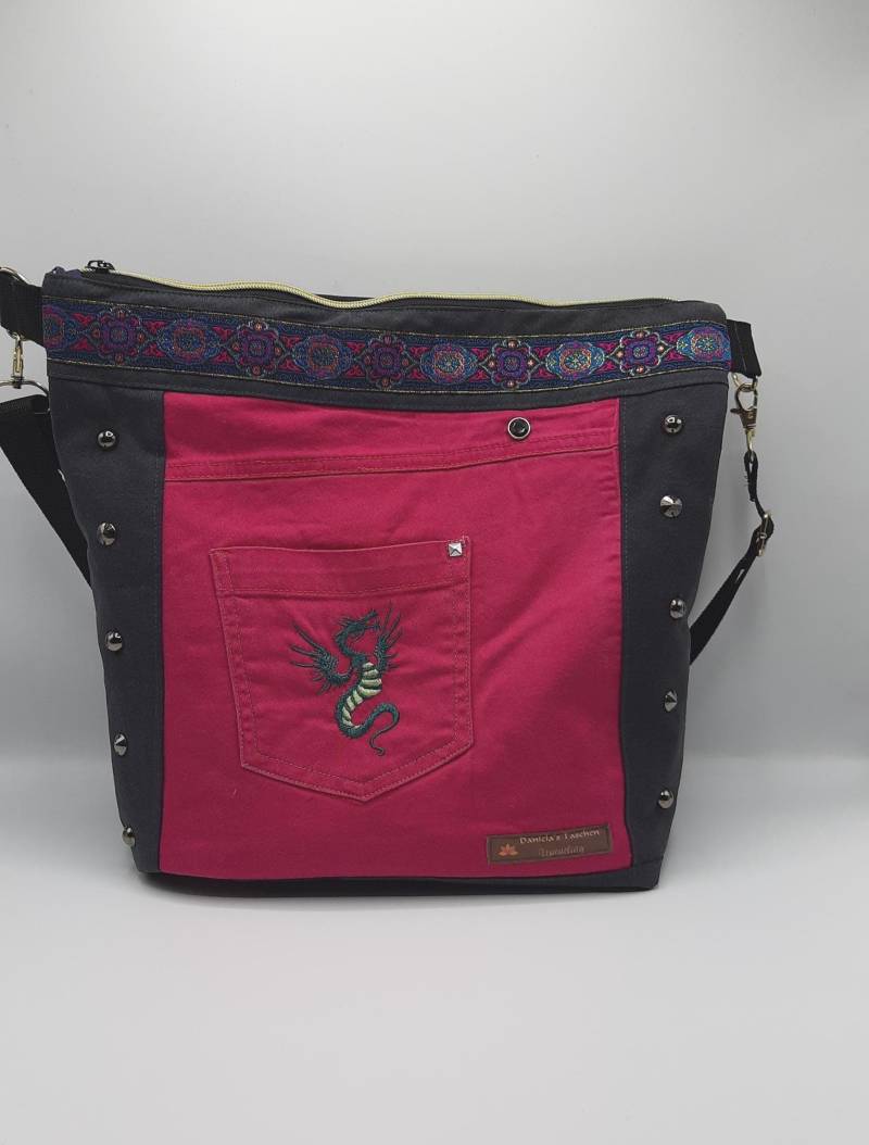 Recycelte Umhängetasche Jeans Tasche Upcycling Cross Body Mit Drachenstick Recycelte Damentasche Einzelstück von danisbags