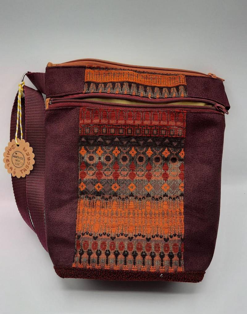 Upcycling Umhängetasche Möbelstoff Tasche Cross Body Dunkelrote Damentasche Handtasche von danisbags