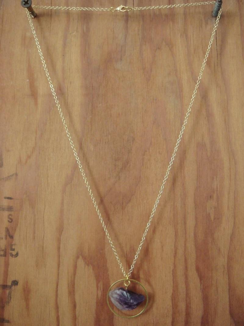 Gold Eingekreist Raw Amethyst Halskette Gold Eingekreist Raw Amethyst Halskette von dapht